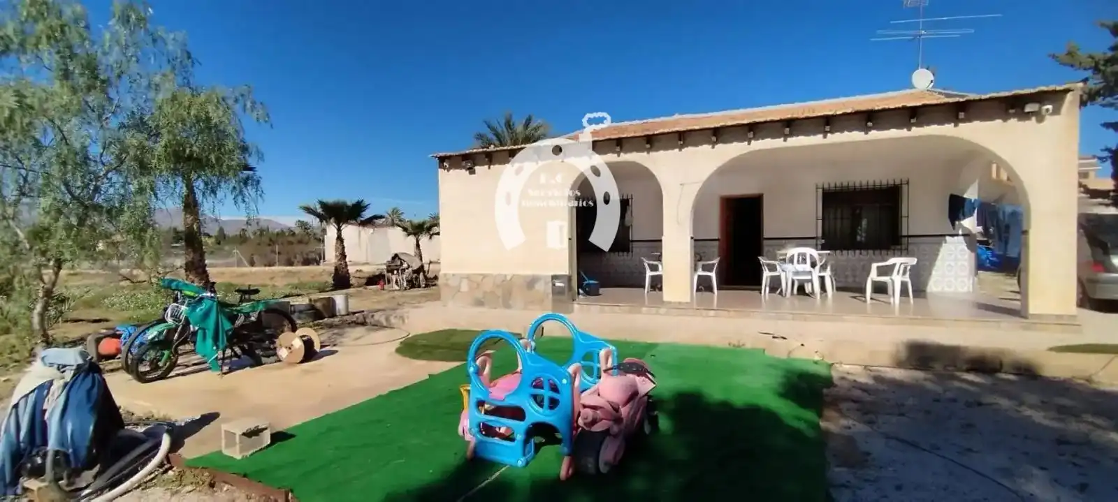 Vista exterior de Casa o xalet en venda en Elche / Elx amb Jardí privat, Terrassa i Traster