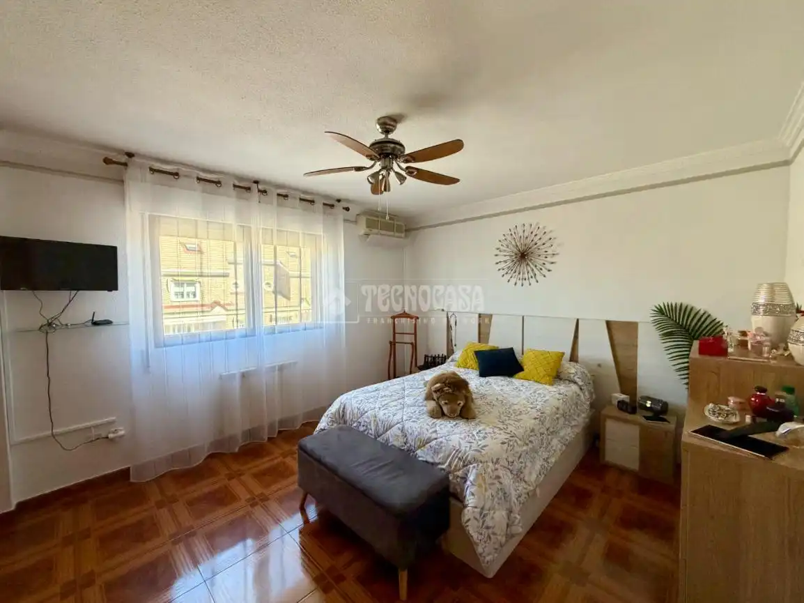 Schlafzimmer von Einfamilien-Reihenhaus zum Verkauf in Azuqueca de Henares mit Klimaanlage und Heizung