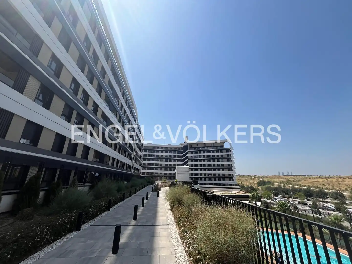 Exterior view of Flat for rent in Madrid  with Heating