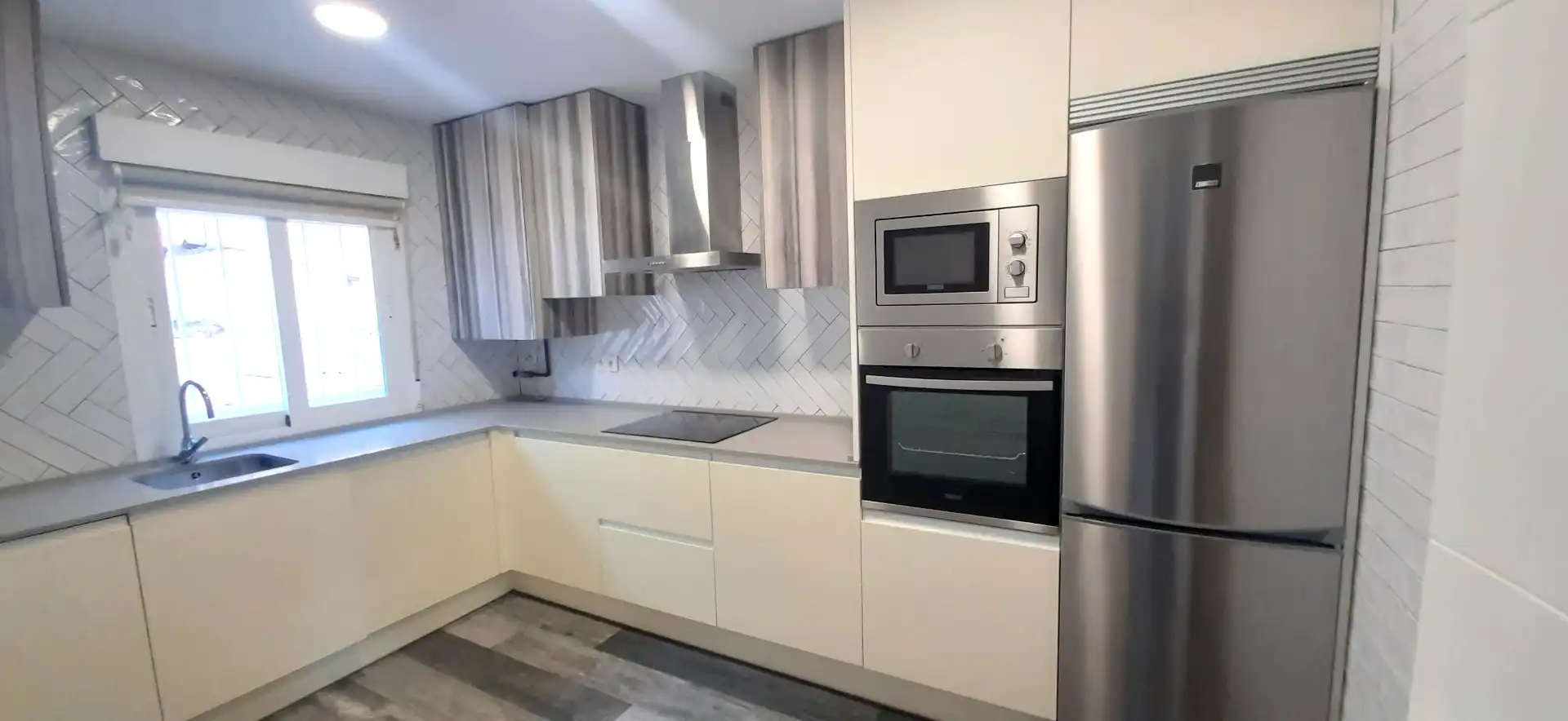 Cocina de Apartamento de alquiler en Pozuelo de Alarcón con Aire acondicionado, Calefacción y Horno
