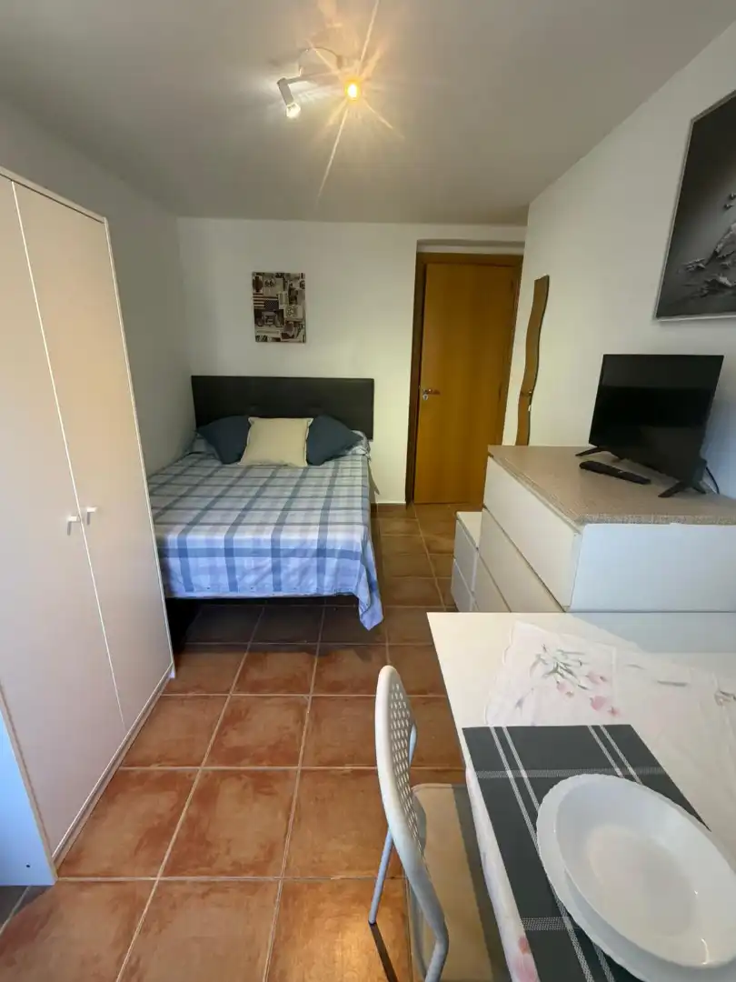 Habitación de Piso para compartir en Torrent con Amueblado, Horno y Lavadora