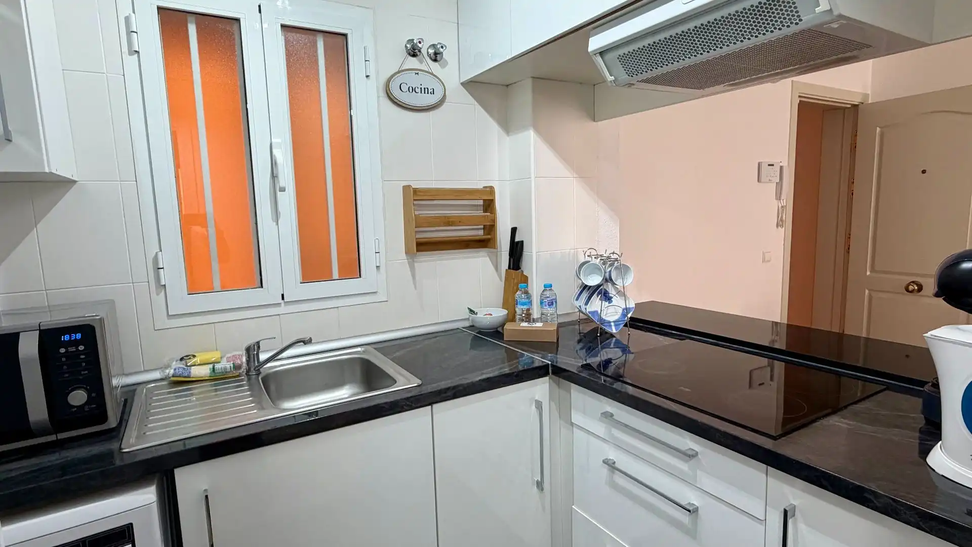 Cocina de Apartamento de alquiler en Benalmádena con Aire acondicionado, Calefacción y Terraza