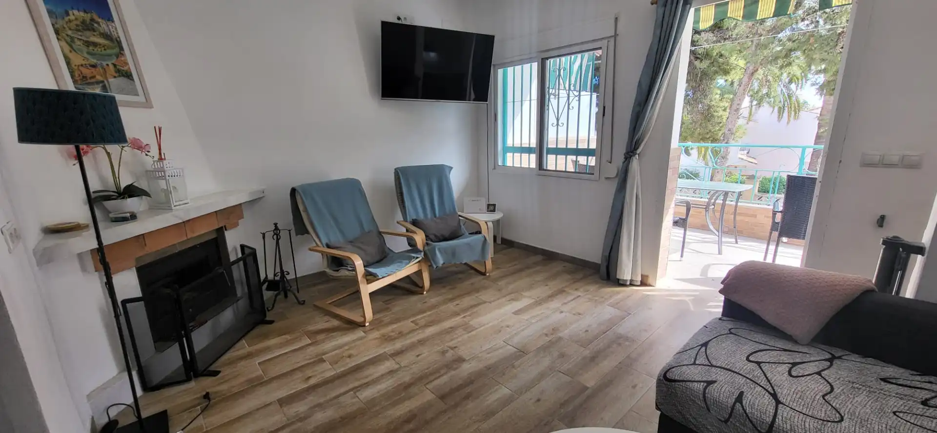 Sala d'estar de Casa adosada en venda en Vélez-Málaga amb Aire condicionat, Terrassa i Moblat