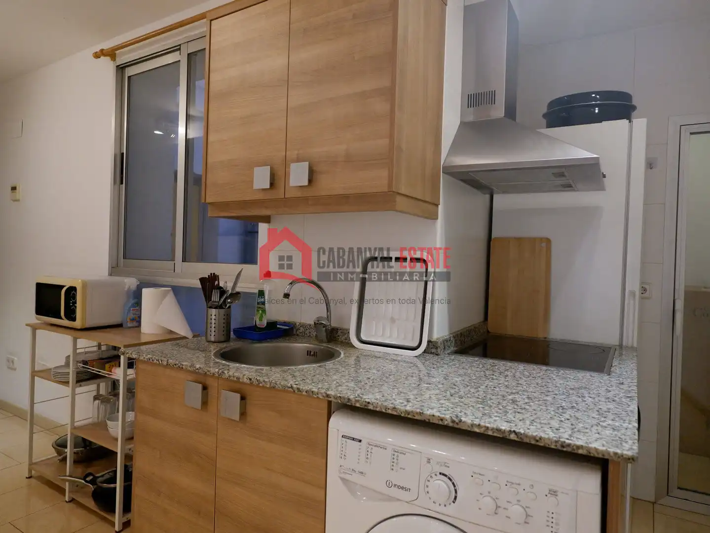 Cocina de Estudio de alquiler en Valencia con Aire acondicionado, Amueblado y Balcón