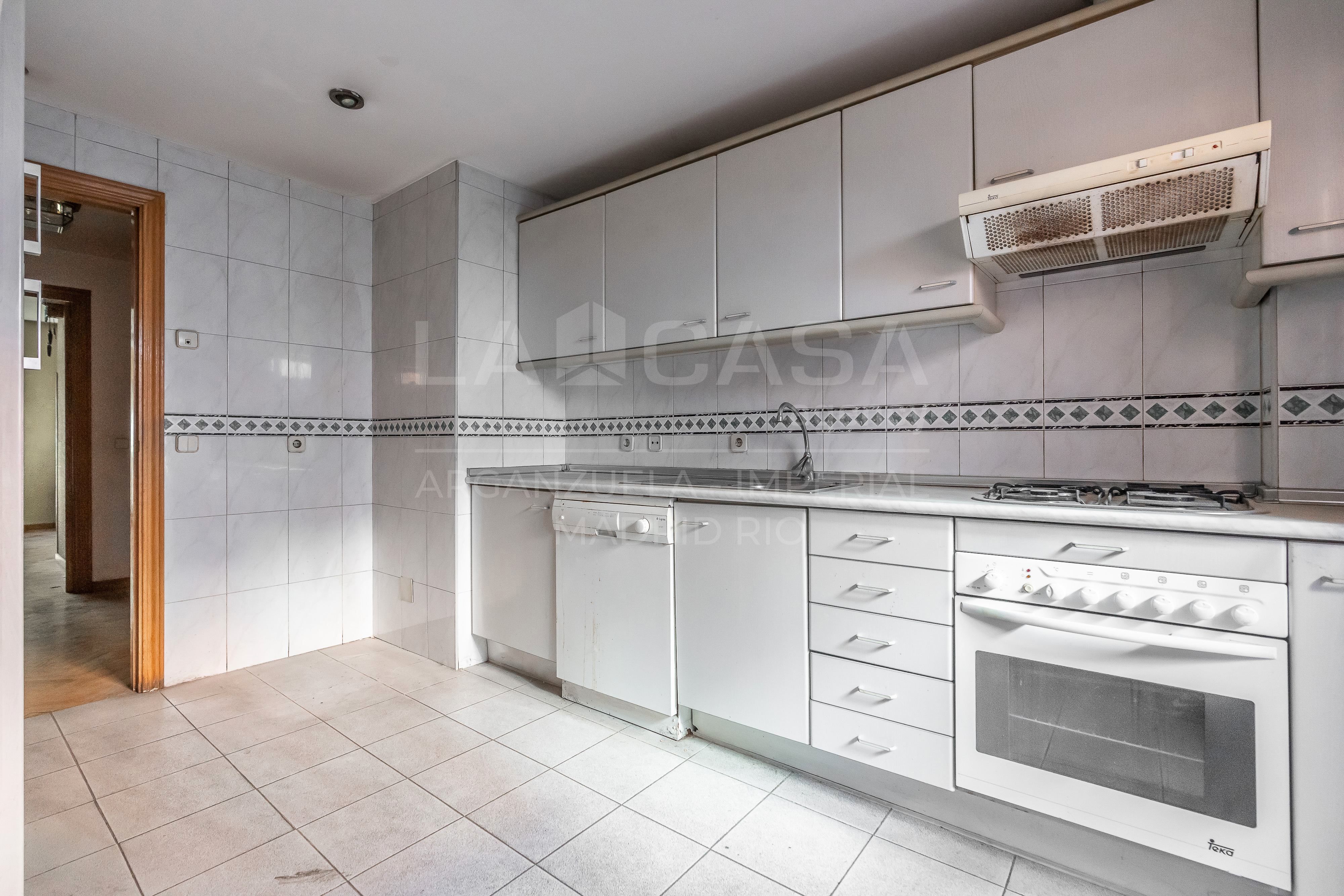 Cuina de Pis en venda en  Madrid Capital amb Calefacció, Terrassa i Balcó