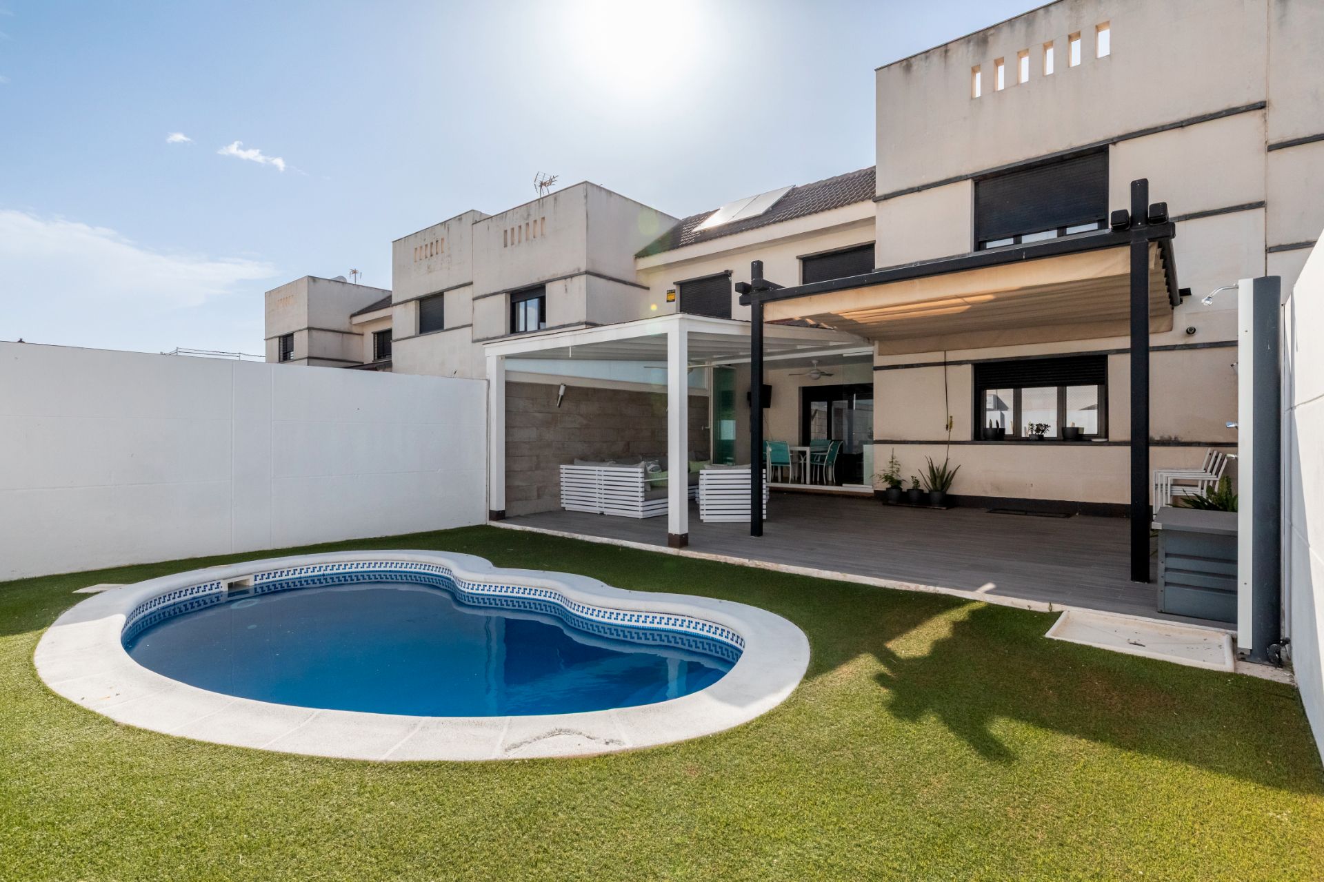 Piscina de Casa adosada en venda en Arroyomolinos (Madrid) amb Calefacció, Jardí privat i Parquet
