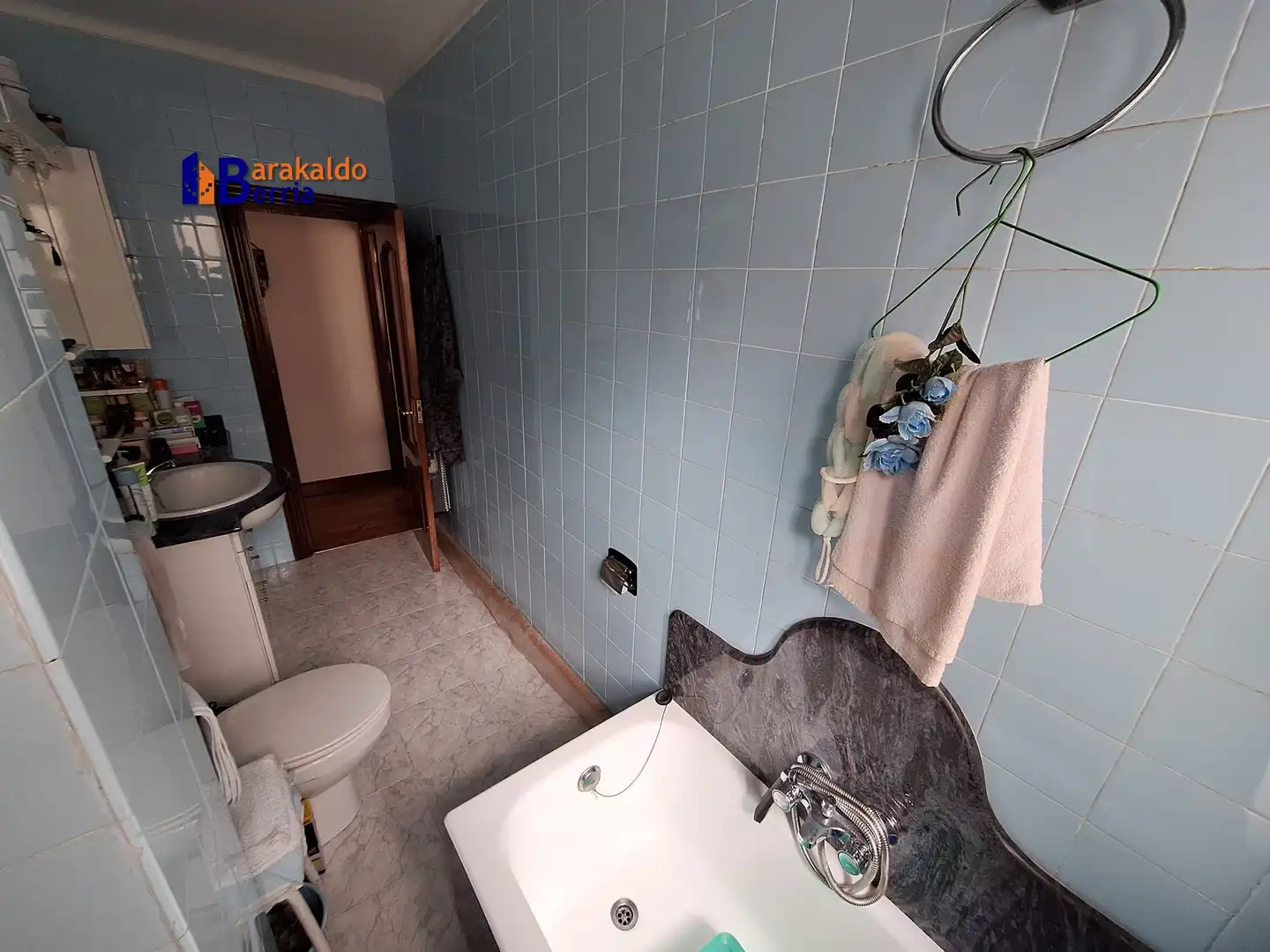 Baño de Piso en venta en Barakaldo  con Trastero, Amueblado y Balcón
