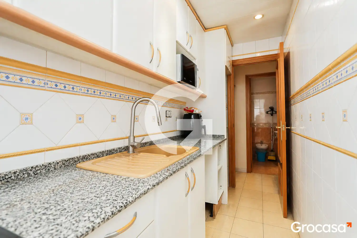 Cuina de Pis en venda en Sant Boi de Llobregat amb Aire condicionat, Calefacció i Forn