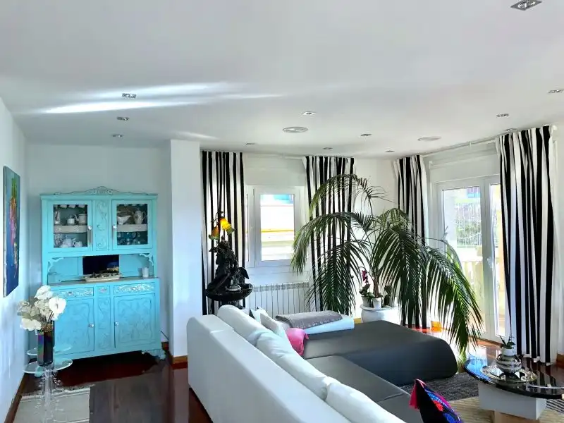 Sala d'estar de Casa o xalet en venda en Santiago de Compostela  amb Aire condicionat, Calefacció i Terrassa