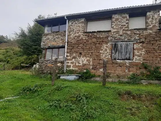 Vista exterior de Finca rústica en venda en Aller amb Moblat