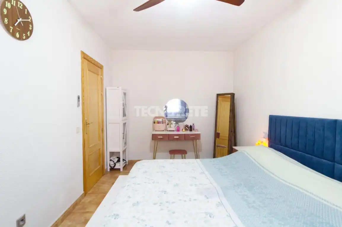 Schlafzimmer von Einfamilien-Reihenhaus zum Verkauf in Toledo mit Klimaanlage, Heizung und Privatgarten