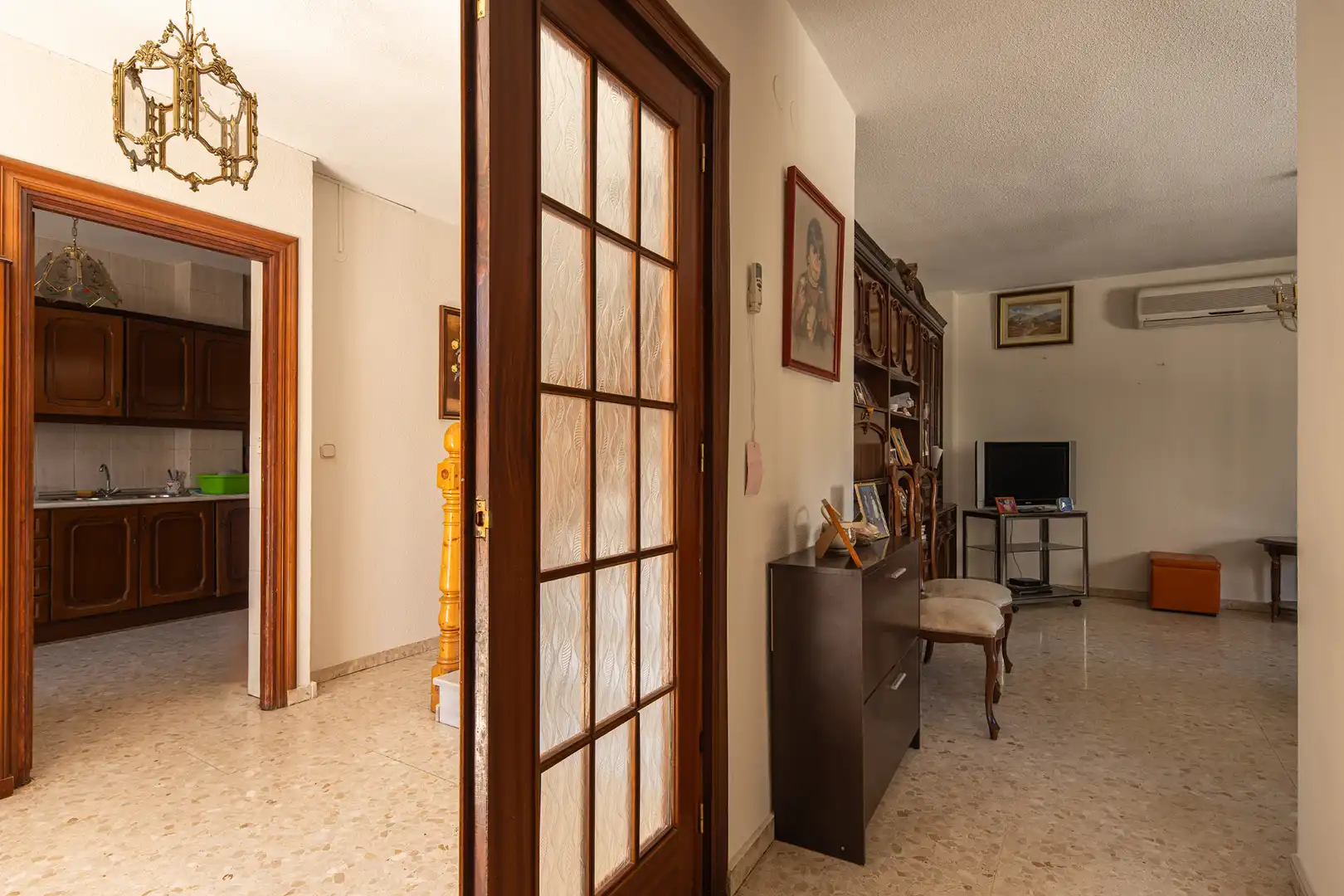 Einfamilien-Reihenhaus zum Verkauf in Granada mit Klimaanlage, Privatgarten und Terrasse