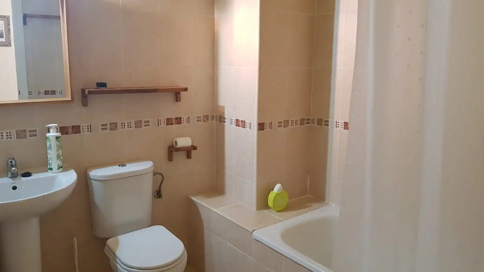 Bathroom of Apartments for rent in Málaga  with Air Conditioner, Furnished and Washing machine