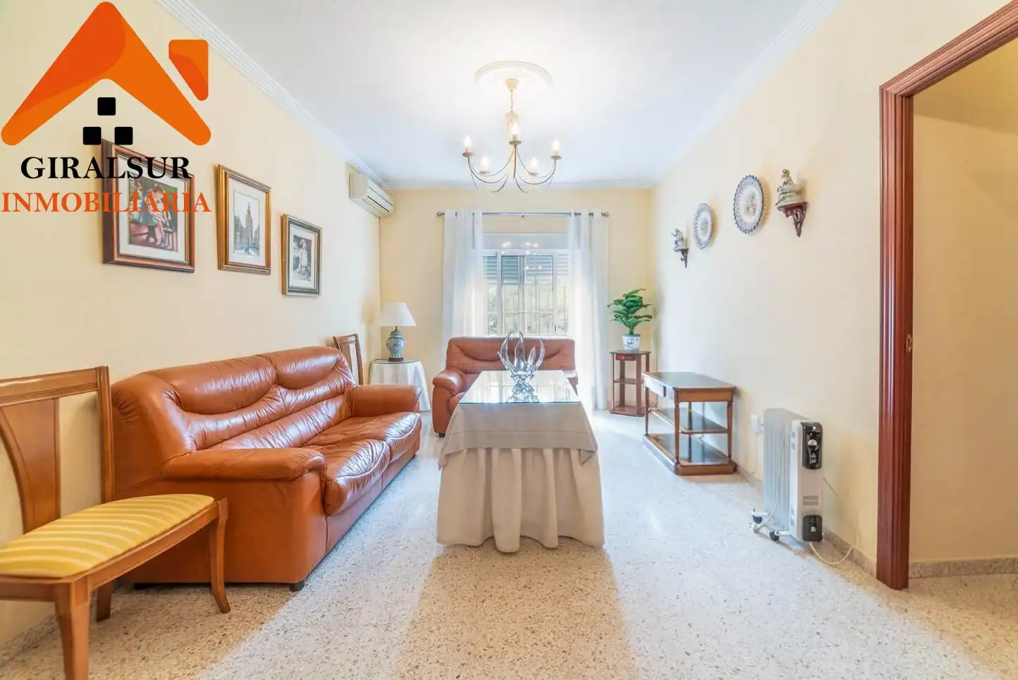 Living room of Flat for sale in Sevilla  with Air Conditioner, Storage room and Balcony