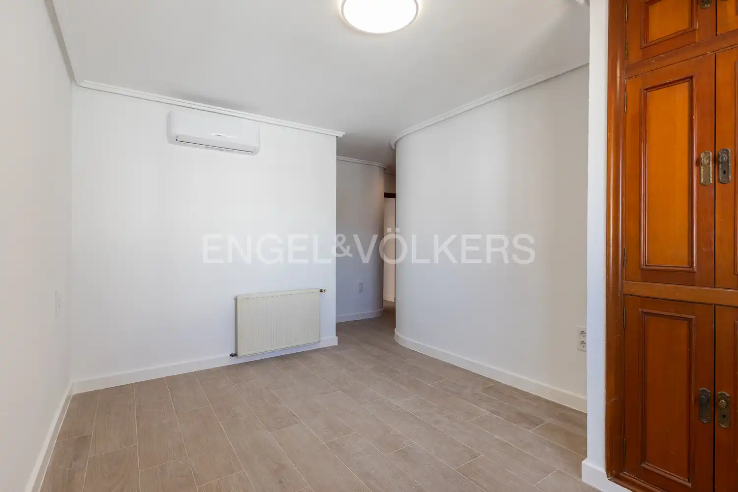 Schlafzimmer von Wohnung zur Miete in Valencia mit Klimaanlage, Heizung und Terrasse
