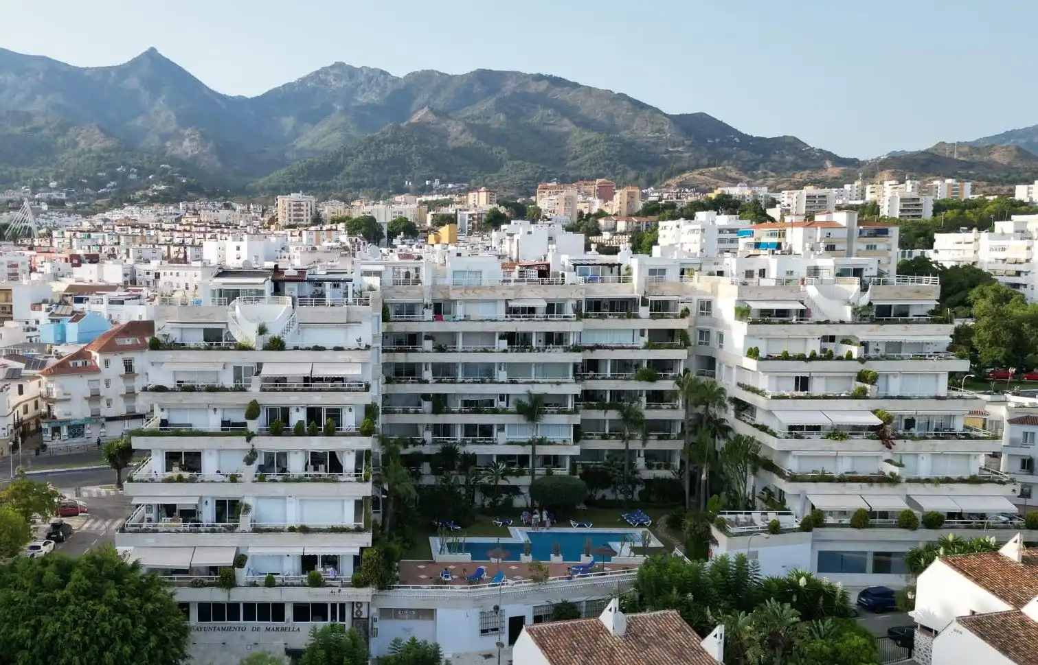 Exterior view of Apartments for sale in Marbella  with Heating, Alarm and Community pool