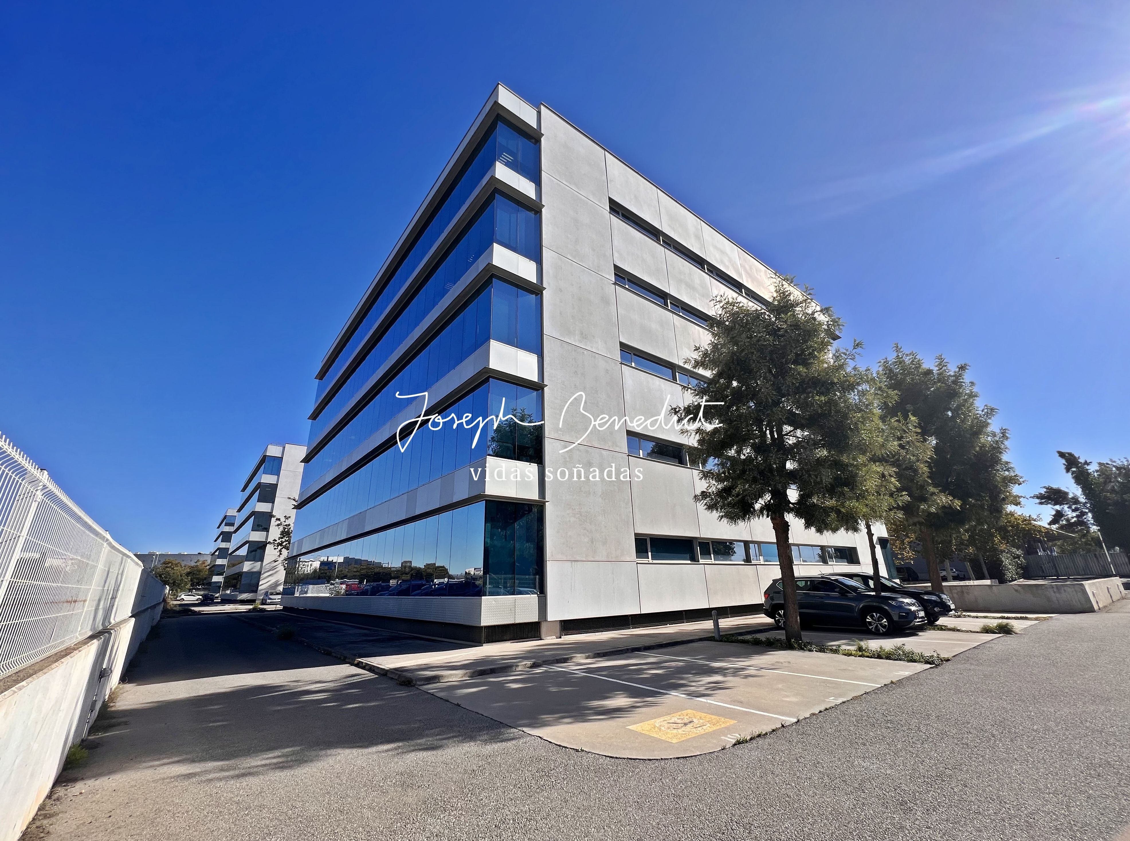 Vista exterior de Oficina en venda en Castelldefels amb Aire condicionat i Calefacció