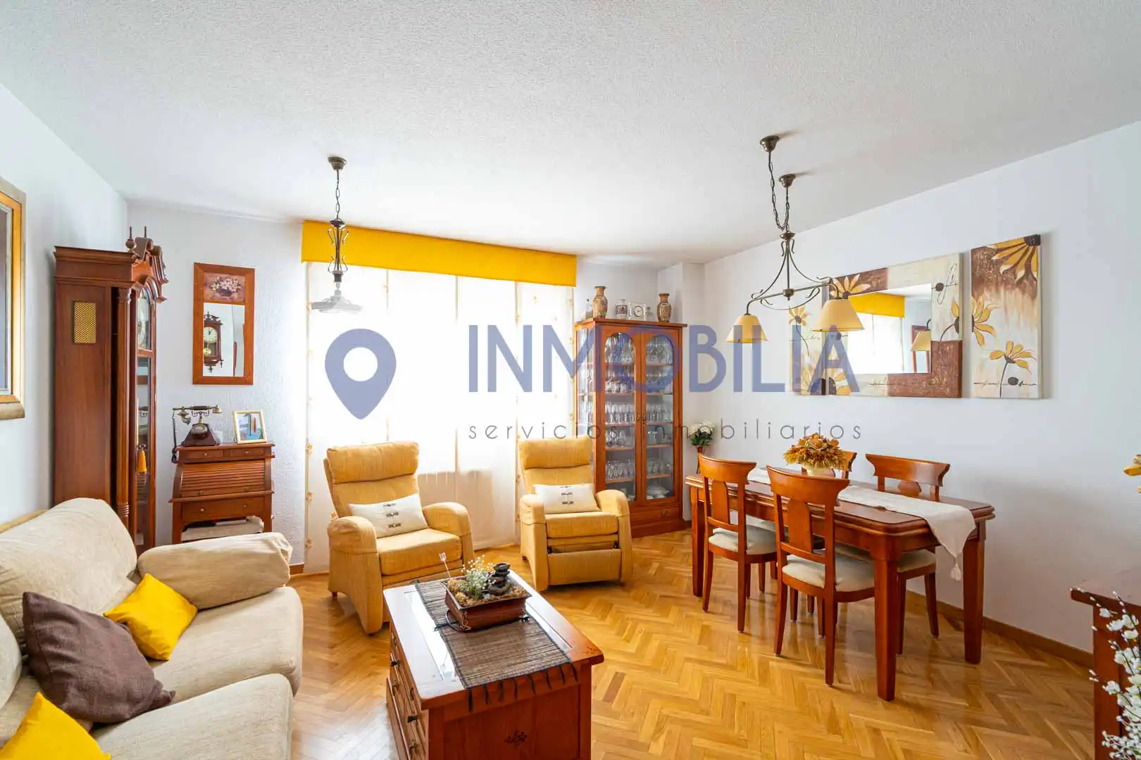 Living room of Flat for sale in Madrid  with Air Conditioner, Heating and Storage room