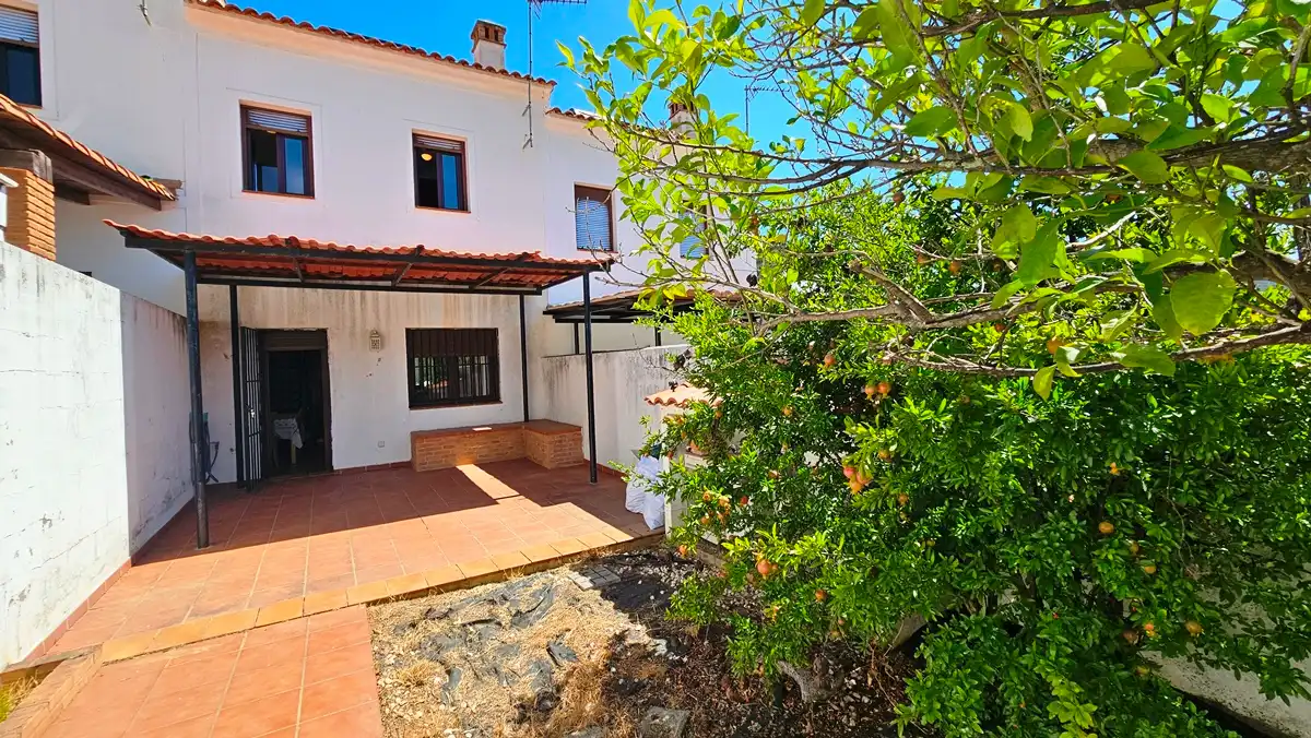 Vista exterior de Casa adosada en venta en Aroche con Aire acondicionado, Jardín privado y Amueblado