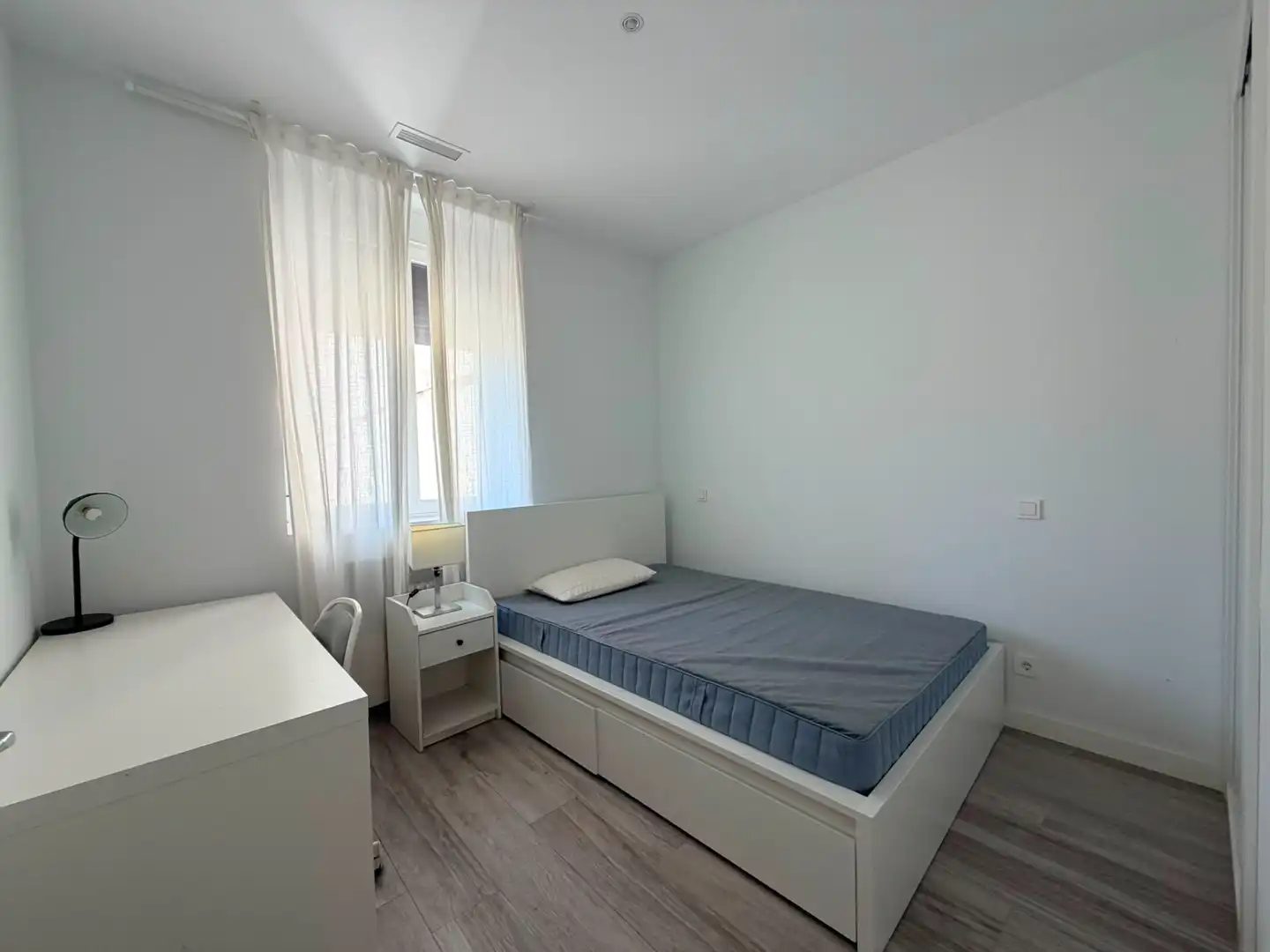 Bedroom of Flat for sale in Madrid  with Air Conditioner, Heating and Storage room