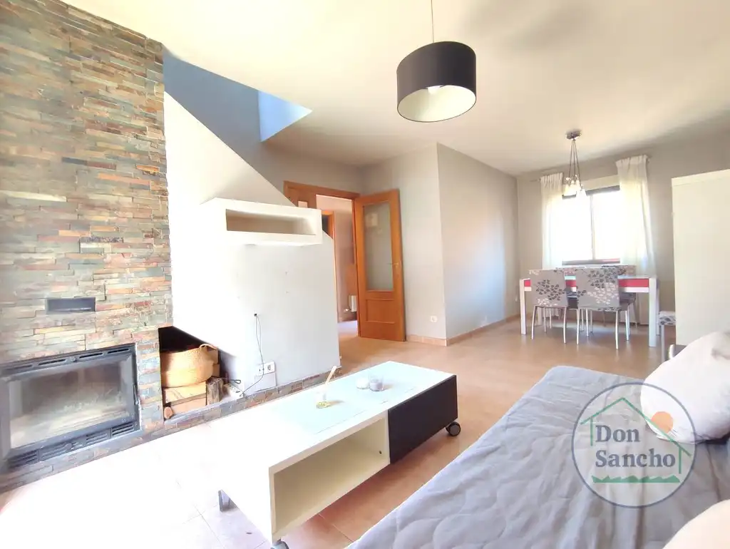 Sala de estar de Casa adosada en venta en Viana de Cega con Calefacción, Jardín privado y Terraza