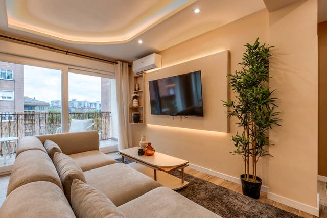 Piso en Venta en Calle de la Virgen de Aránzazu en Tres Olivos - Valverde