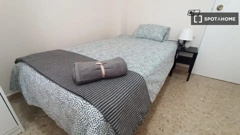 Room in Tres Olivos - Valverde