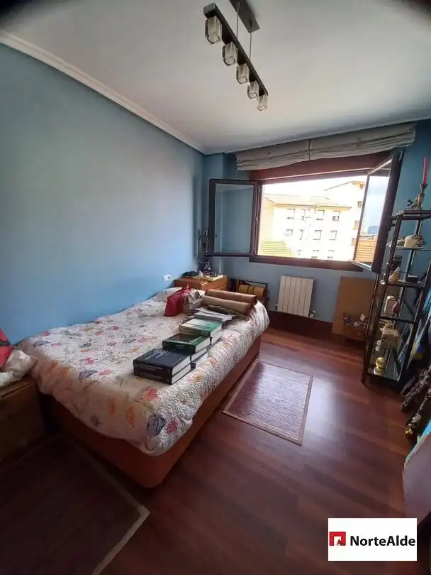 Habitación de Piso en venta en Barakaldo  con Calefacción, Trastero y Balcón