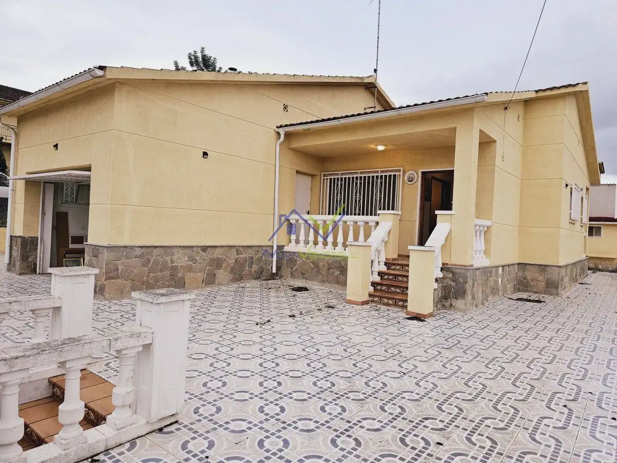 Vista exterior de Casa o xalet en venda en El Vendrell amb Calefacció, Terrassa i Traster