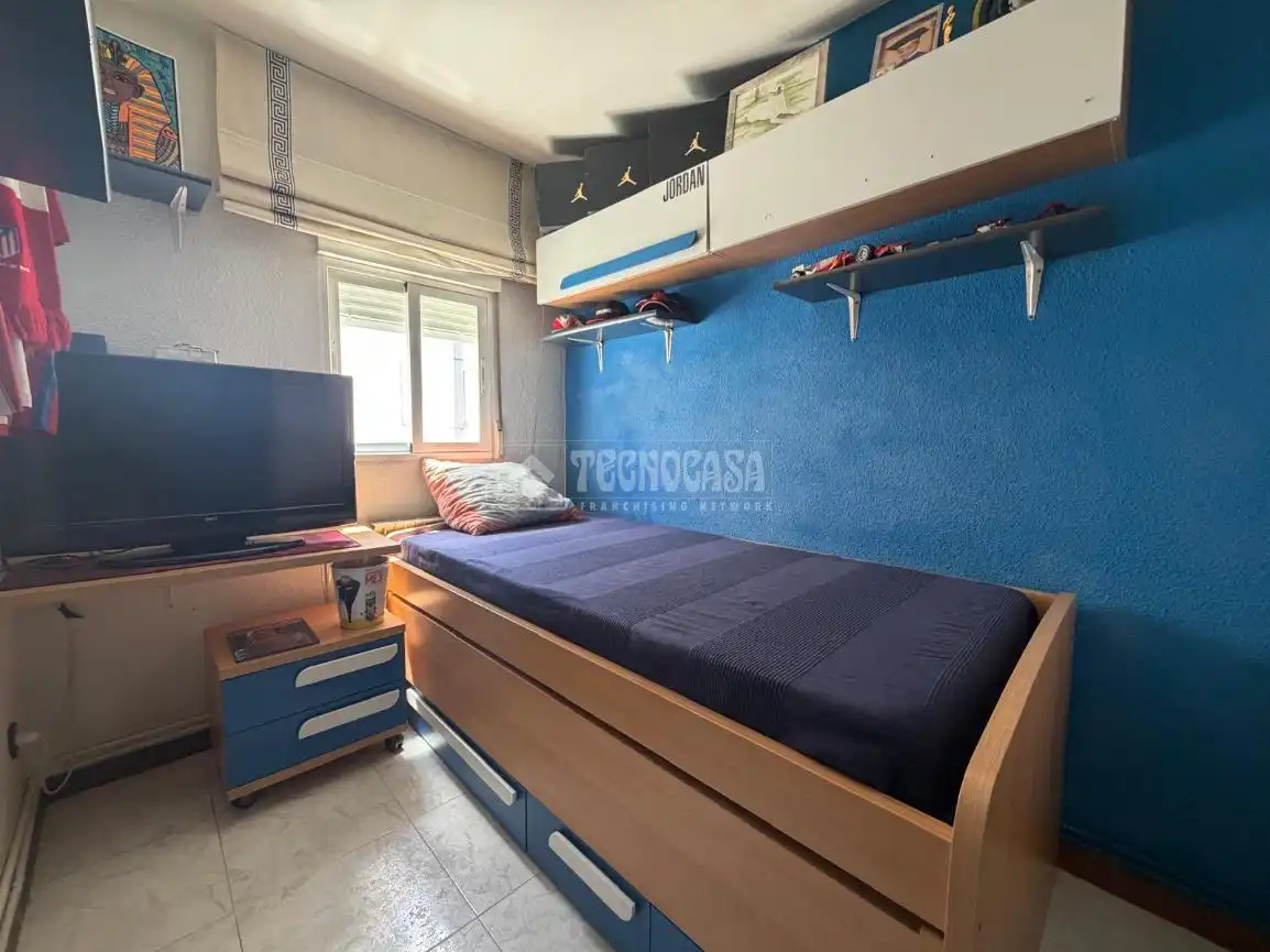 Bedroom of Flat for sale in Madrid  with Air Conditioner, Heating and Balcony