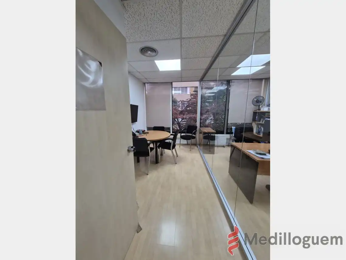 Oficina de alquiler en Les Corts