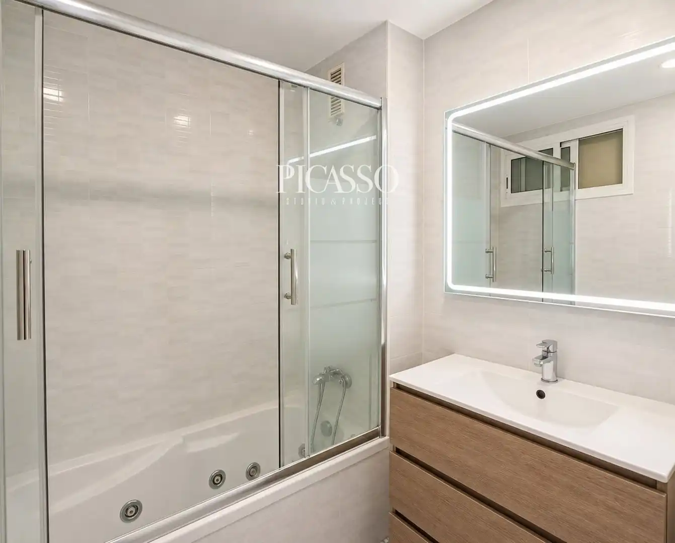 Badezimmer von Wohnungen zur Miete in Benalmádena mit Klimaanlage