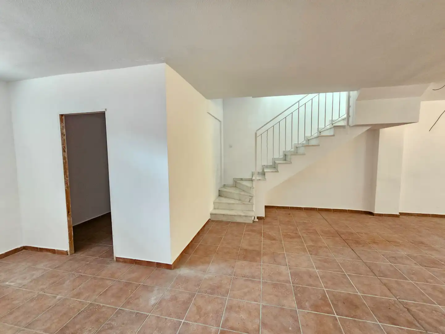 Casa adosada en venda en Espartinas amb Balcó