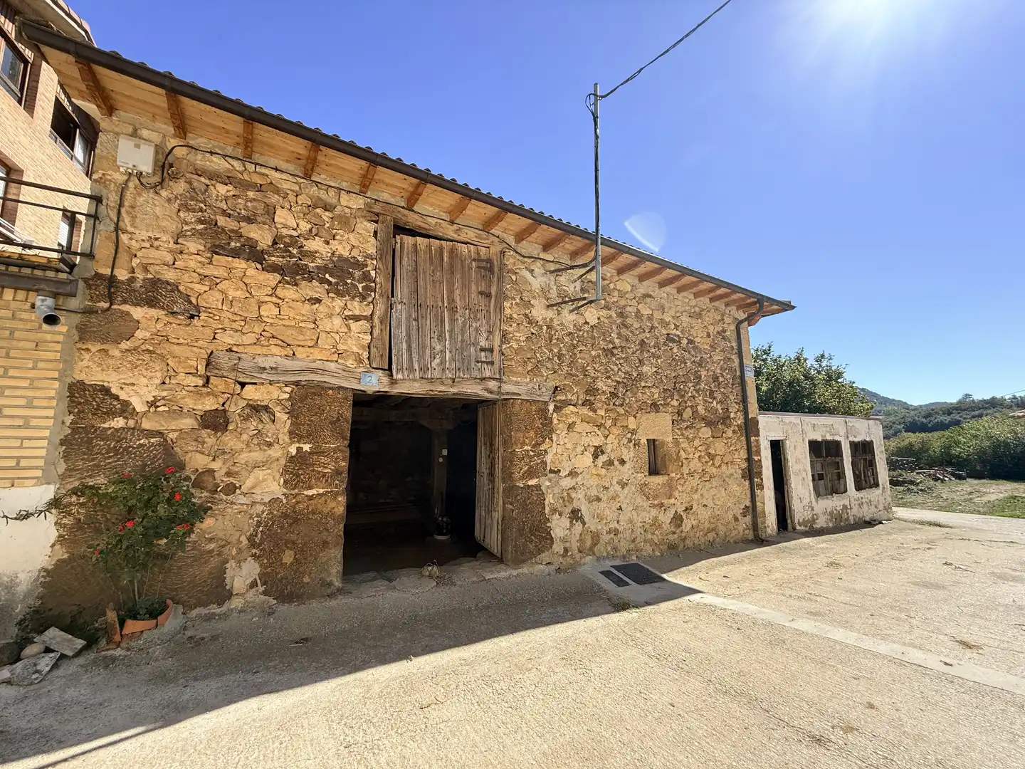Vista exterior de Finca rústica en venda en Medina de Pomar amb Jardí privat, Terrassa i Traster