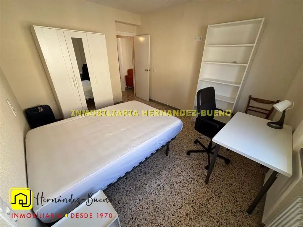 Schlafzimmer von Wohnung zur Miete in Salamanca mit Heizung, Möbliert und Balkon