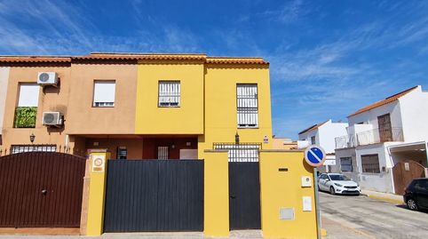 TU NUEVO HOGAR TE ESPERA! CASA DE DOS PLANTAS CON GARAJE, PATIO Y CHIMENEA