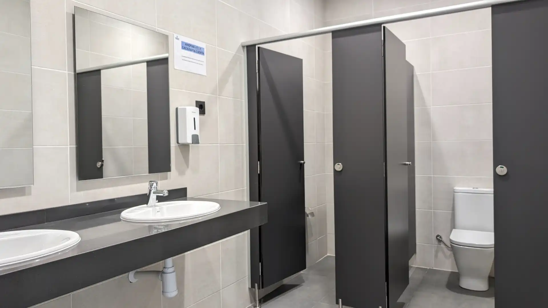 Bathroom of Industrial buildings for rent in Sils  with Heating