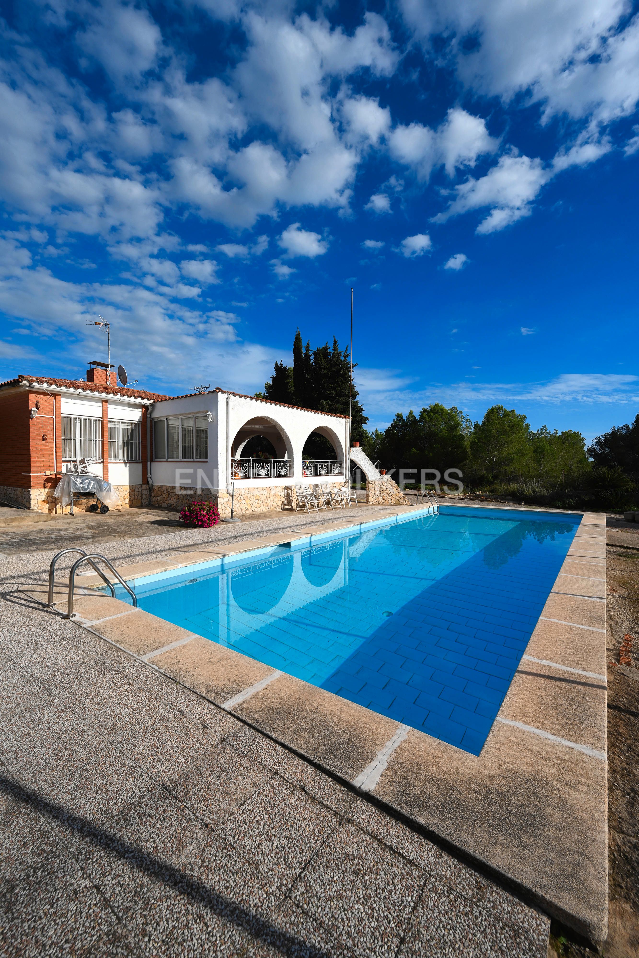 Vista exterior de Casa o xalet en venda en Sant Pere de Ribes amb Calefacció, Jardí privat i Terrassa