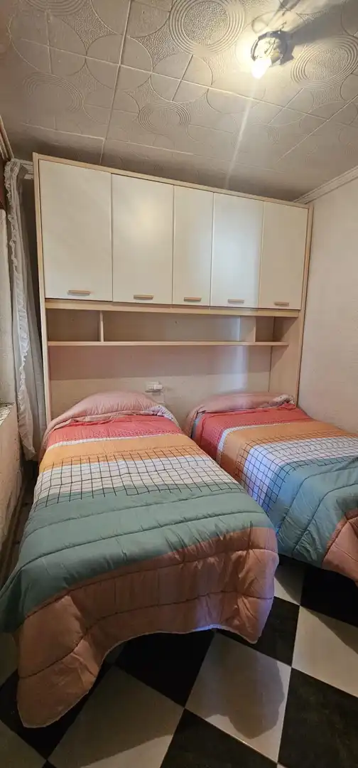 Habitación de Casa adosada en venta en Torrevieja con Jardín privado, Trastero y Amueblado