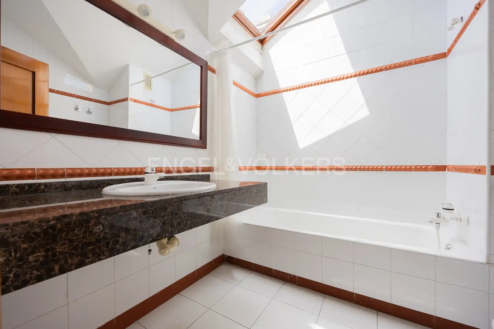 Baño de Casa o chalet en venta en Loiu con Calefacción, Jardín privado y Piscina
