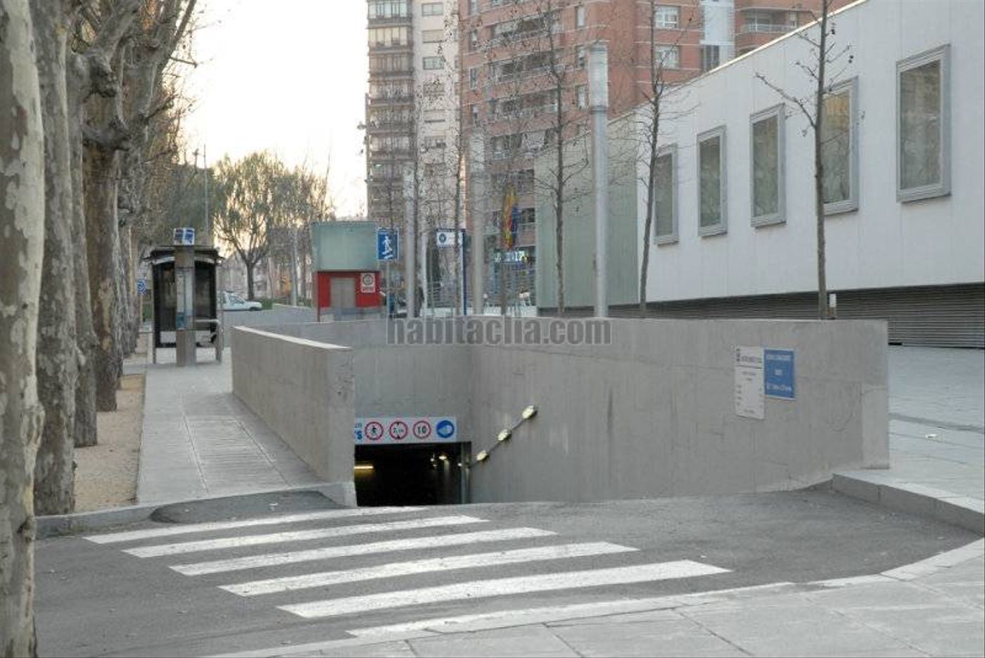 Vista exterior de Garatge de lloguer en Mataró amb Alarma