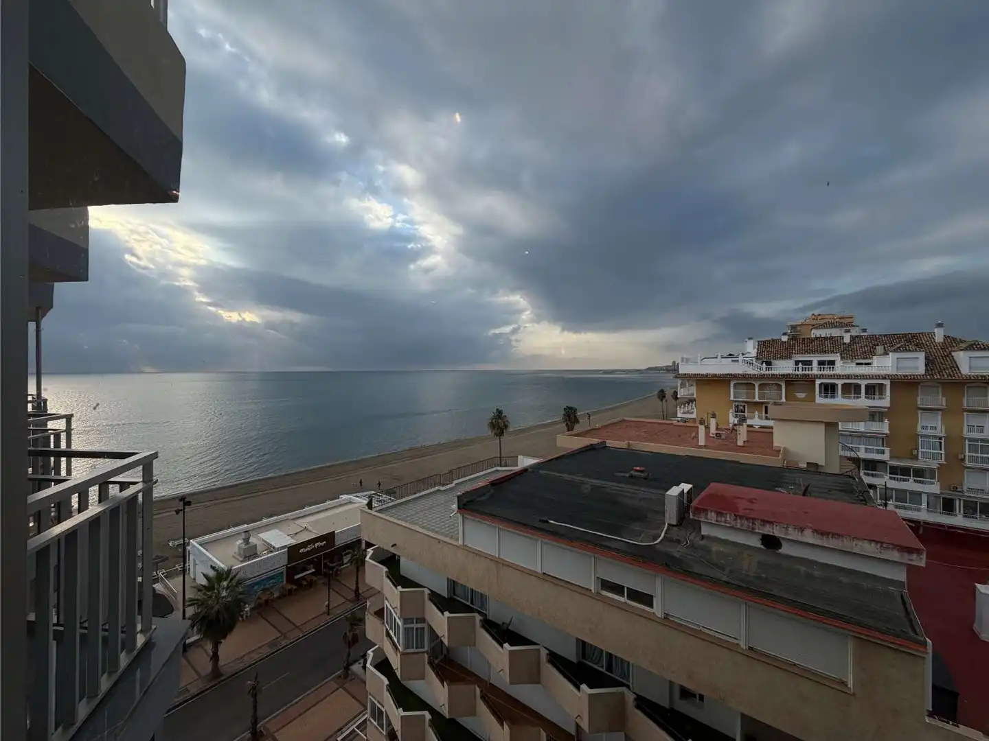 Vista exterior de Piso en venta en Fuengirola con Terraza, Amueblado y Piscina comunitaria