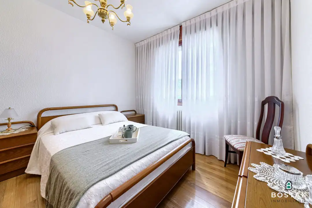 Bedroom of Flat for sale in Bilbao   with Heating, Furnished and Balcony