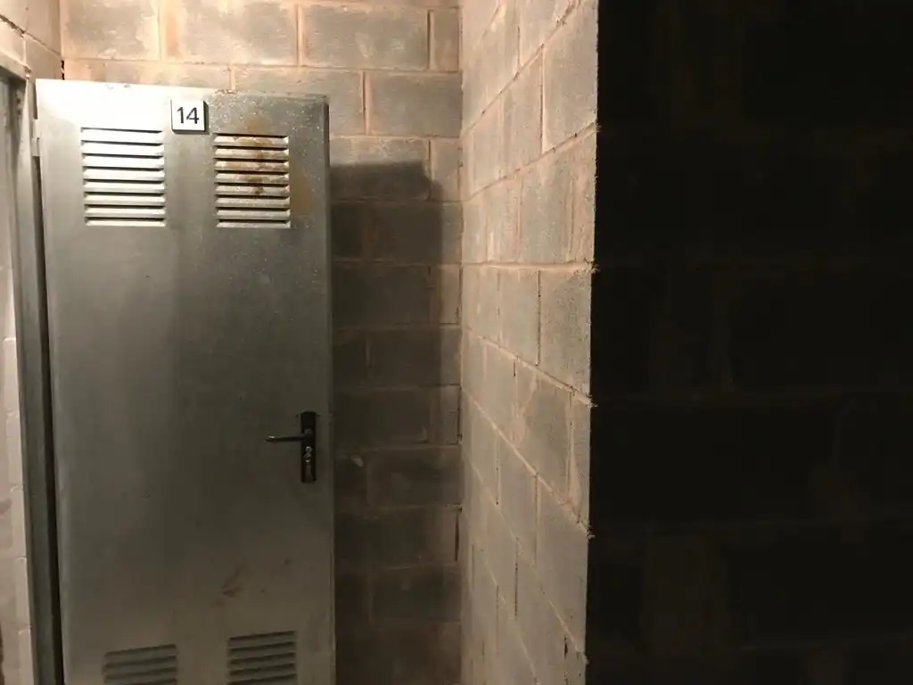 Storage room for sale in Navia