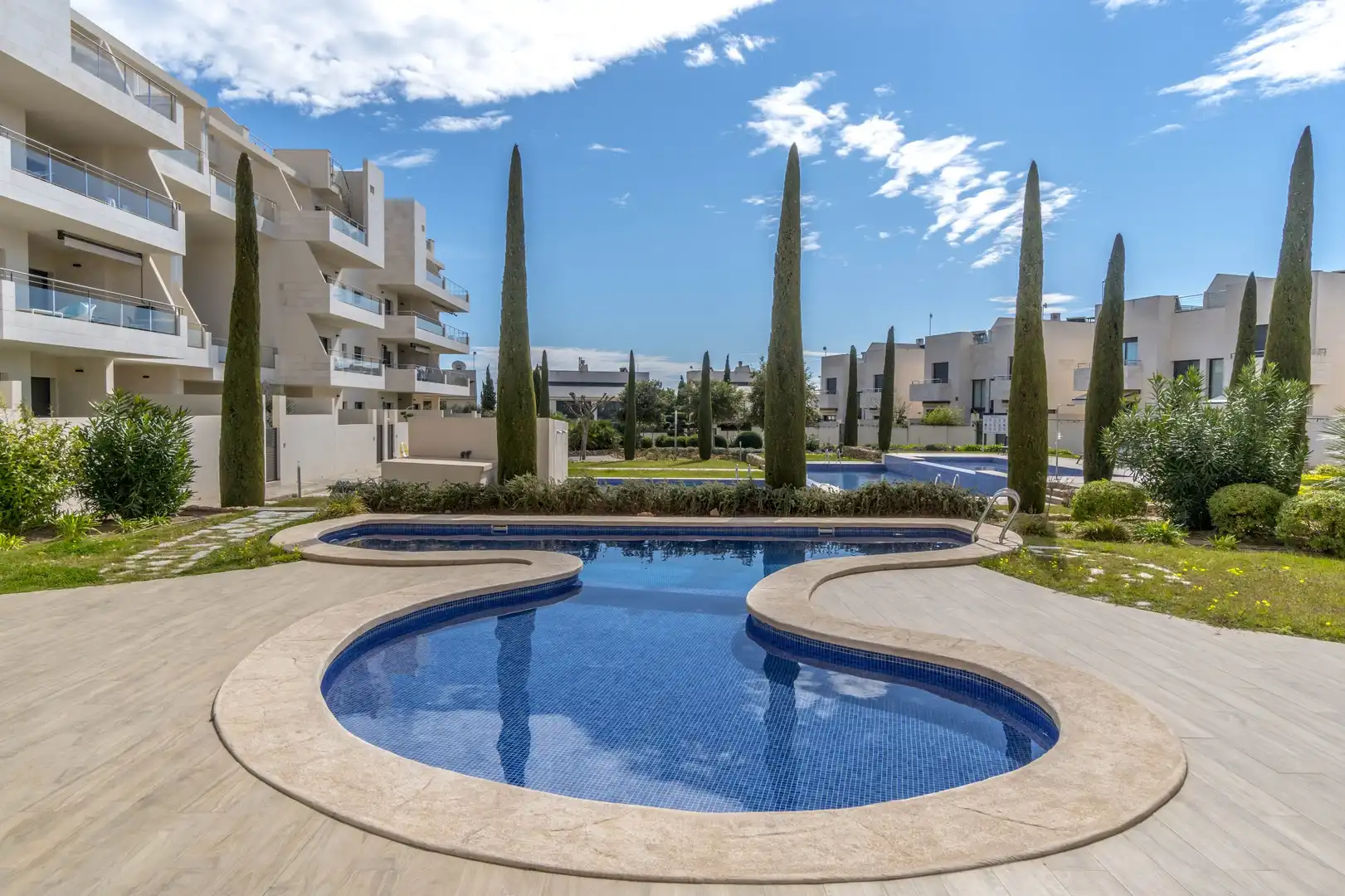 Piscina de Planta baixa en venda en Orihuela amb Aire condicionat, Jardí privat i Terrassa