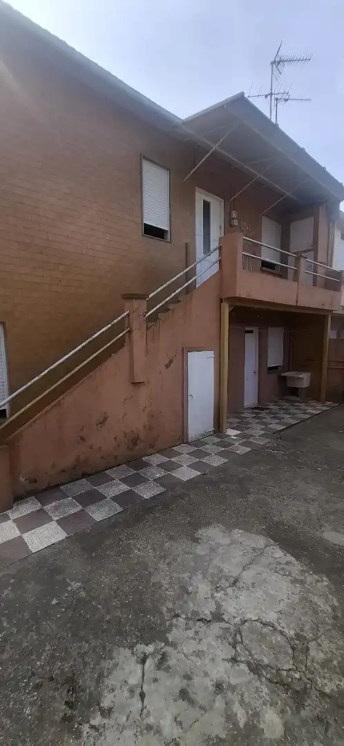 Vista exterior de Casa o xalet en venda en Vigo  amb Jardí privat i Terrassa