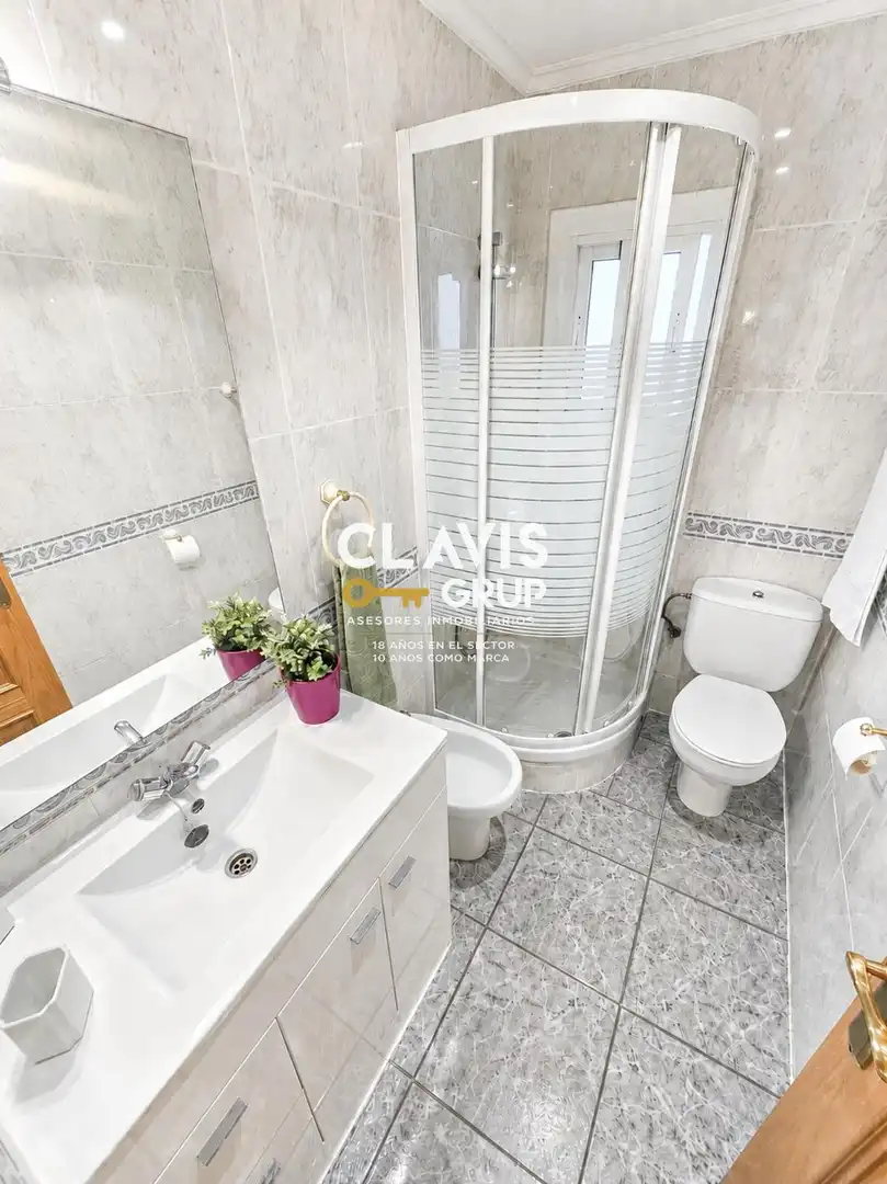 Badezimmer von Wohnung zum Verkauf in Barcelona mit Heizung, Terrasse und Möbliert
