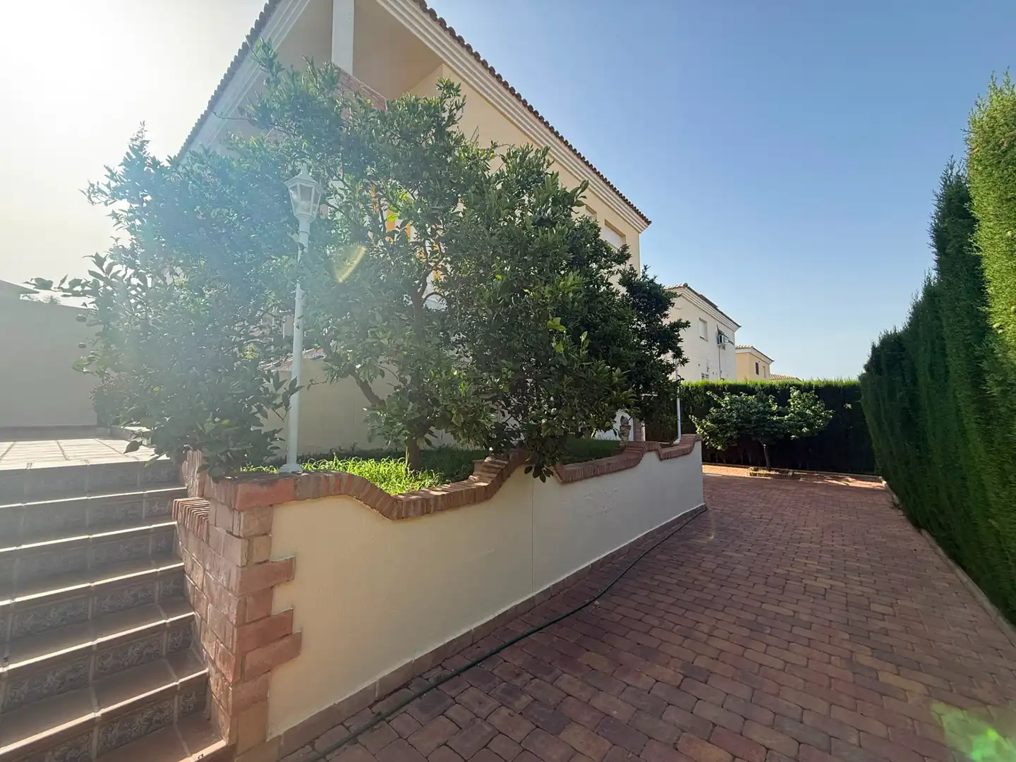 Vista exterior de Casa o xalet en venda en La Pobla de Vallbona amb Aire condicionat, Calefacció i Jardí privat