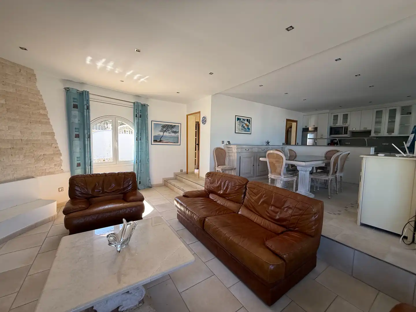Sala de estar de Casa o chalet en venta en L'Escala con Aire acondicionado, Calefacción y Jardín privado