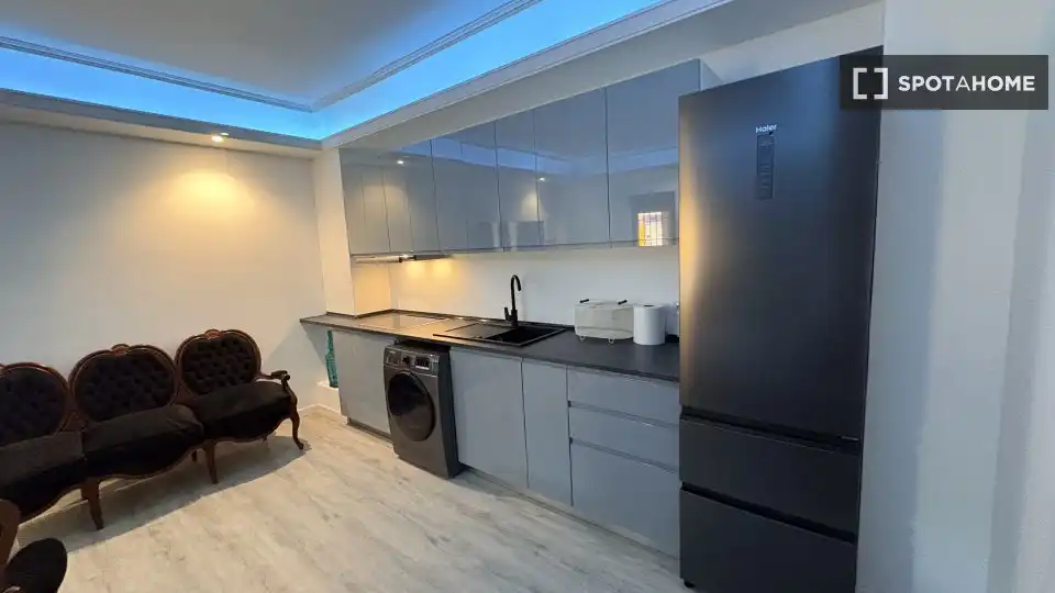 Cocina de Piso de alquiler en Madrid con Aire acondicionado, Calefacción y Amueblado